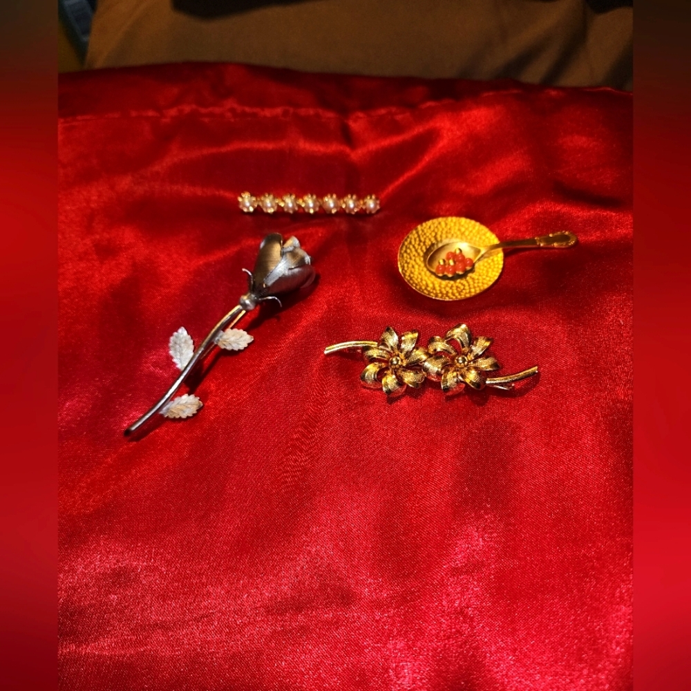 Vintage Broach Lot
